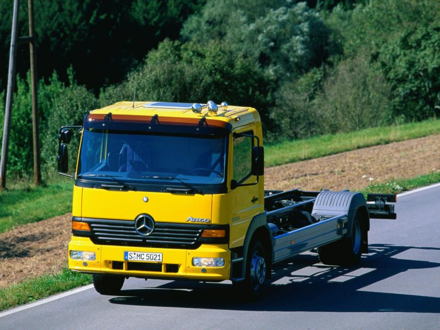  Mercedes-Benz Atego 1323 1998 года  (фото 5 из 6)